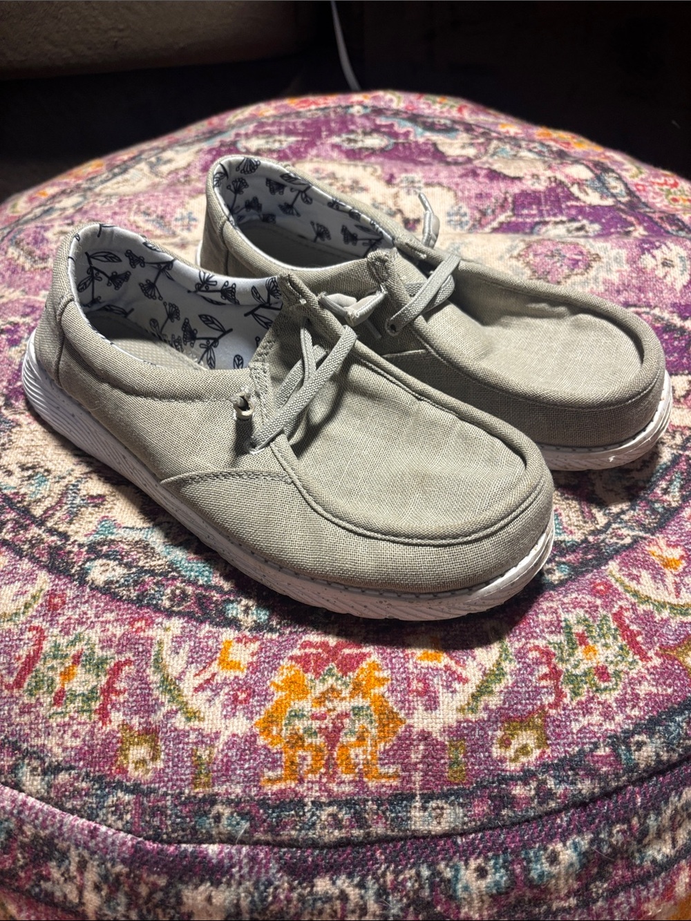 Eddie Bauer Women’s Casual Slip-On Canvas Loafer, Light Gray, Size 7